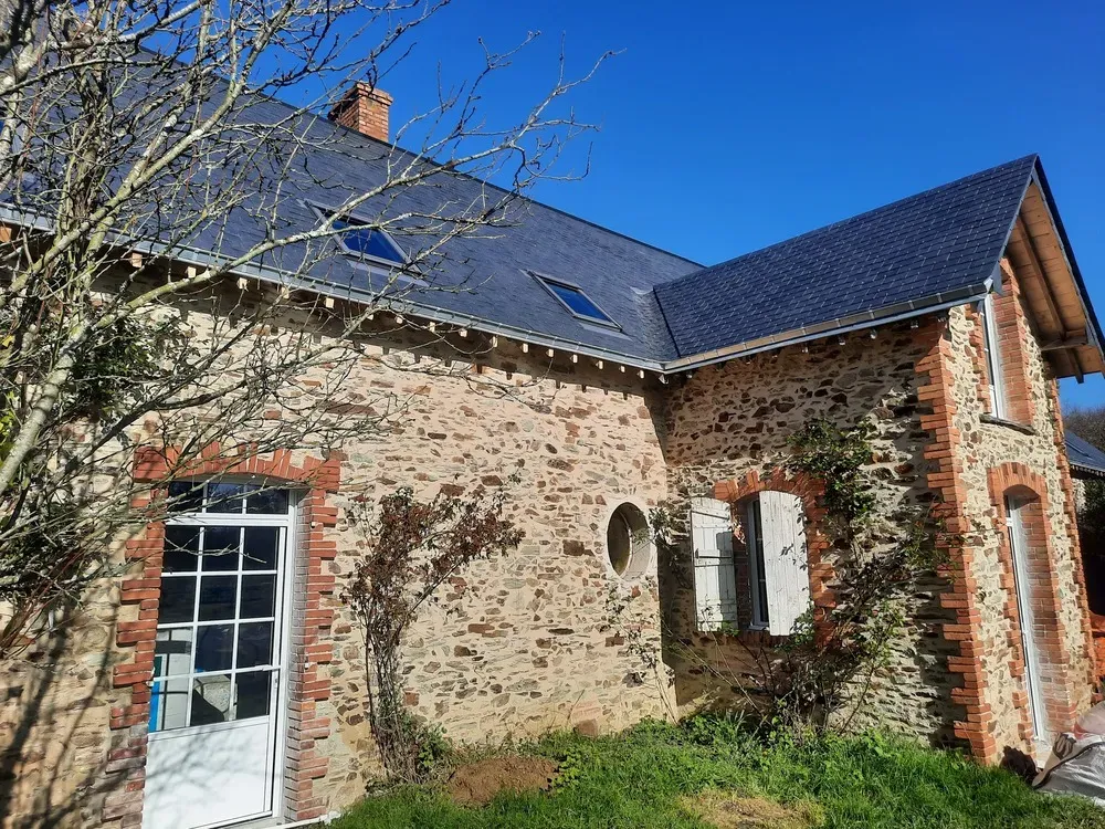 Entreprise de couverture et de charpente à Forcé (13)
